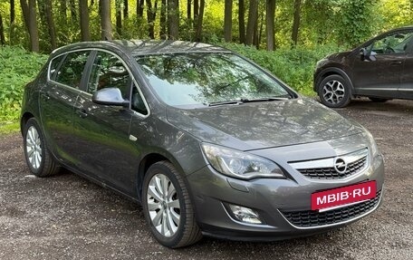 Opel Astra J, 2011 год, 700 000 рублей, 2 фотография