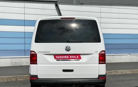 Volkswagen Caravelle T6 рестайлинг, 2015 год, 2 599 000 рублей, 6 фотография