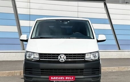 Volkswagen Caravelle T6 рестайлинг, 2015 год, 2 599 000 рублей, 2 фотография