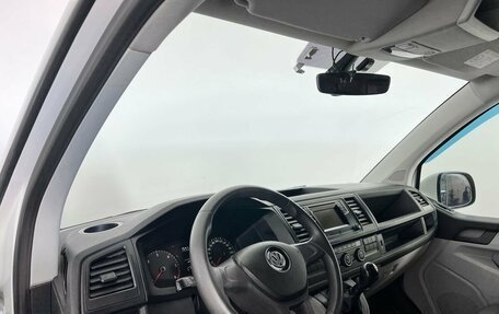Volkswagen Caravelle T6 рестайлинг, 2015 год, 2 599 000 рублей, 12 фотография