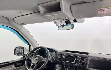 Volkswagen Caravelle T6 рестайлинг, 2015 год, 2 599 000 рублей, 13 фотография