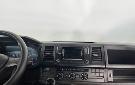 Volkswagen Caravelle T6 рестайлинг, 2015 год, 2 599 000 рублей, 19 фотография
