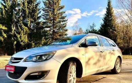 Opel Astra J, 2013 год, 899 999 рублей, 1 фотография
