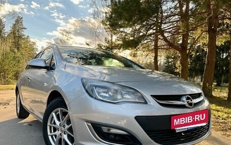 Opel Astra J, 2013 год, 899 999 рублей, 2 фотография