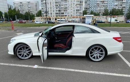 Mercedes-Benz E-Класс, 2011 год, 1 850 000 рублей, 6 фотография