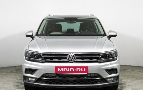 Volkswagen Tiguan II, 2018 год, 2 579 898 рублей, 2 фотография