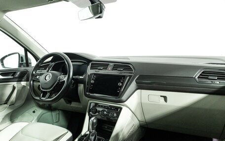 Volkswagen Tiguan II, 2018 год, 2 579 898 рублей, 9 фотография