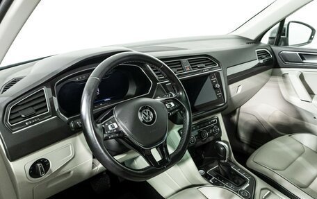 Volkswagen Tiguan II, 2018 год, 2 579 898 рублей, 11 фотография