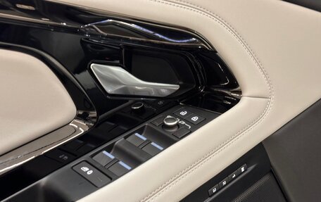 Land Rover Range Rover Evoque II, 2024 год, 7 950 000 рублей, 12 фотография
