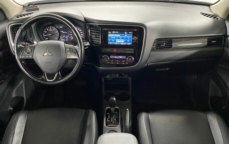 Mitsubishi Outlander III рестайлинг 3, 2016 год, 1 599 000 рублей, 9 фотография