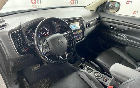 Mitsubishi Outlander III рестайлинг 3, 2016 год, 1 599 000 рублей, 10 фотография