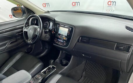 Mitsubishi Outlander III рестайлинг 3, 2016 год, 1 599 000 рублей, 12 фотография