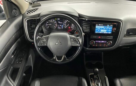 Mitsubishi Outlander III рестайлинг 3, 2016 год, 1 599 000 рублей, 11 фотография