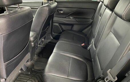 Mitsubishi Outlander III рестайлинг 3, 2016 год, 1 599 000 рублей, 19 фотография