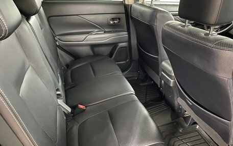 Mitsubishi Outlander III рестайлинг 3, 2016 год, 1 599 000 рублей, 20 фотография