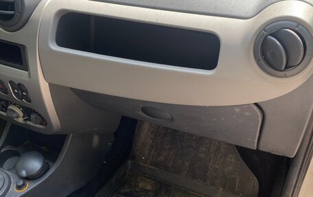 Renault Logan I, 2011 год, 670 000 рублей, 27 фотография