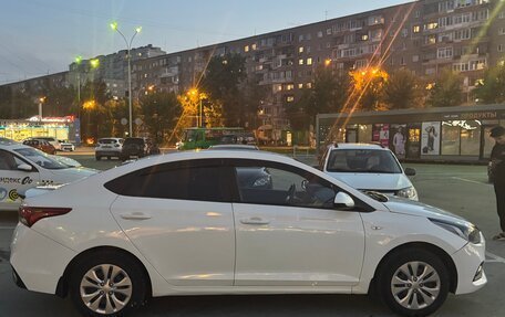 Hyundai Solaris II рестайлинг, 2017 год, 699 999 рублей, 4 фотография