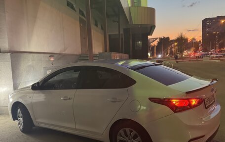Hyundai Solaris II рестайлинг, 2017 год, 699 999 рублей, 2 фотография