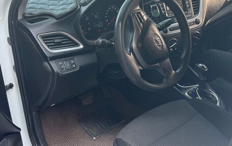 Hyundai Solaris II рестайлинг, 2017 год, 699 999 рублей, 8 фотография