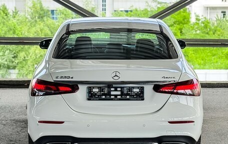 Mercedes-Benz E-Класс, 2020 год, 3 850 000 рублей, 4 фотография