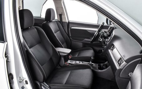 Mitsubishi Outlander III рестайлинг 3, 2014 год, 1 459 000 рублей, 8 фотография