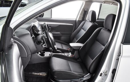 Mitsubishi Outlander III рестайлинг 3, 2014 год, 1 459 000 рублей, 10 фотография