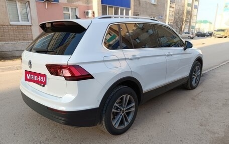 Volkswagen Tiguan II, 2018 год, 2 700 000 рублей, 3 фотография