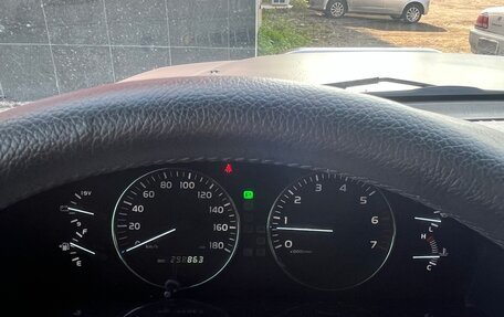 Toyota Land Cruiser 100 рестайлинг 2, 2006 год, 3 000 000 рублей, 9 фотография