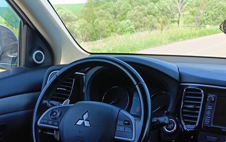 Mitsubishi Outlander III рестайлинг 3, 2013 год, 1 700 000 рублей, 6 фотография