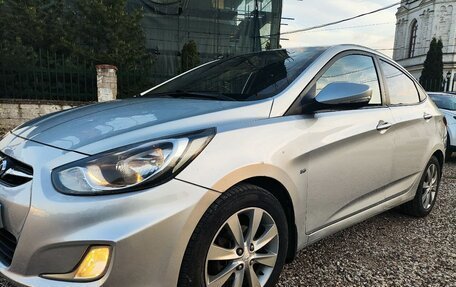 Hyundai Solaris II рестайлинг, 2012 год, 680 000 рублей, 3 фотография