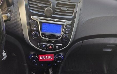 Hyundai Solaris II рестайлинг, 2012 год, 680 000 рублей, 13 фотография
