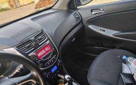 Hyundai Solaris II рестайлинг, 2012 год, 680 000 рублей, 14 фотография