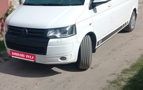 Volkswagen Caravelle T5, 2014 год, 2 300 000 рублей, 2 фотография
