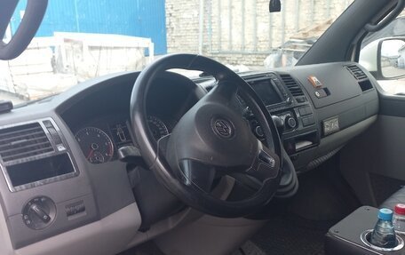 Volkswagen Caravelle T5, 2014 год, 2 300 000 рублей, 13 фотография
