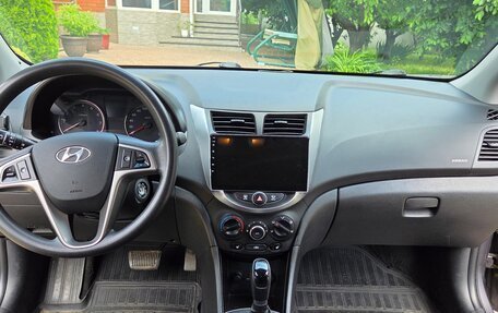 Hyundai Solaris II рестайлинг, 2015 год, 899 999 рублей, 9 фотография