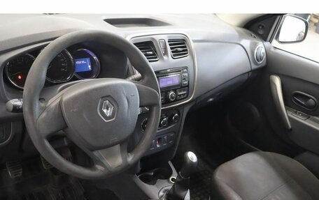 Renault Logan II, 2015 год, 637 000 рублей, 6 фотография