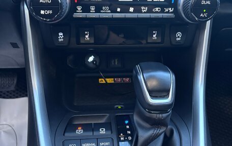 Toyota RAV4, 2024 год, 4 100 000 рублей, 11 фотография