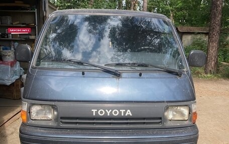 Toyota HiAce, 1995 год, 330 000 рублей, 2 фотография