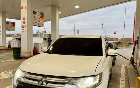 Mitsubishi Outlander III рестайлинг 3, 2016 год, 1 350 000 рублей, 1 фотография