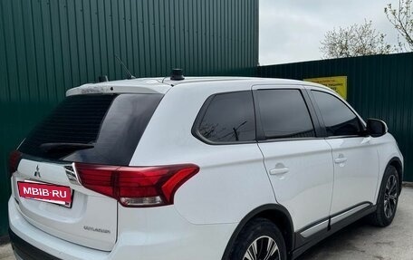 Mitsubishi Outlander III рестайлинг 3, 2016 год, 1 350 000 рублей, 5 фотография