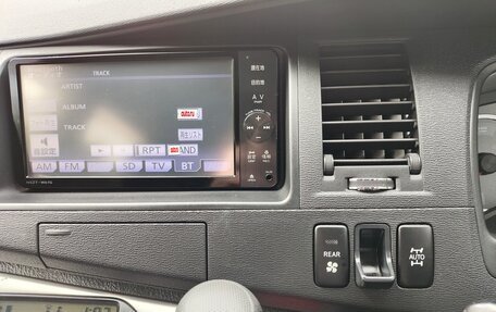Toyota ISis I, 2011 год, 1 385 000 рублей, 10 фотография