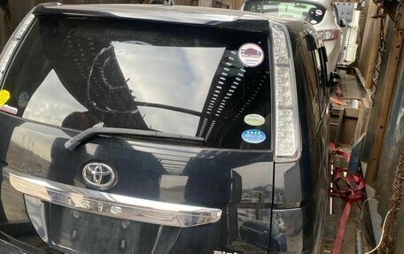 Toyota ISis I, 2011 год, 1 385 000 рублей, 28 фотография