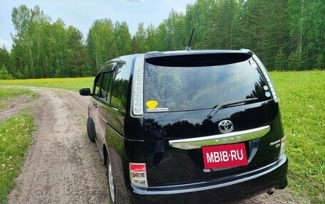 Toyota ISis I, 2011 год, 1 385 000 рублей, 24 фотография