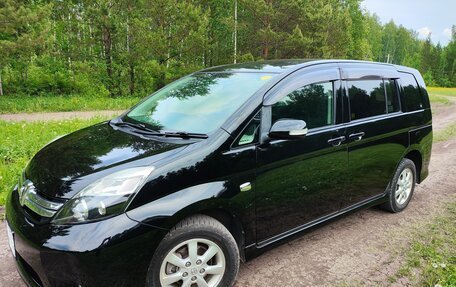 Toyota ISis I, 2011 год, 1 385 000 рублей, 32 фотография
