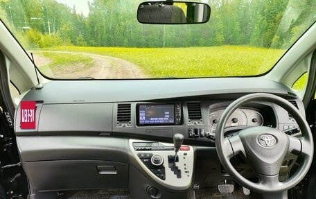 Toyota ISis I, 2011 год, 1 385 000 рублей, 31 фотография