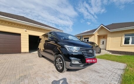 Hyundai Grand Starex Grand Starex I рестайлинг 2, 2019 год, 6 300 000 рублей, 2 фотография