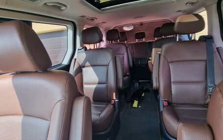 Hyundai Grand Starex Grand Starex I рестайлинг 2, 2019 год, 6 300 000 рублей, 13 фотография
