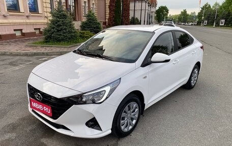 Hyundai Solaris II рестайлинг, 2022 год, 1 950 000 рублей, 1 фотография