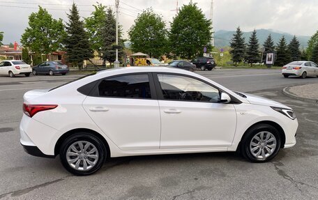 Hyundai Solaris II рестайлинг, 2022 год, 1 950 000 рублей, 4 фотография