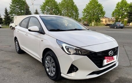 Hyundai Solaris II рестайлинг, 2022 год, 1 950 000 рублей, 2 фотография